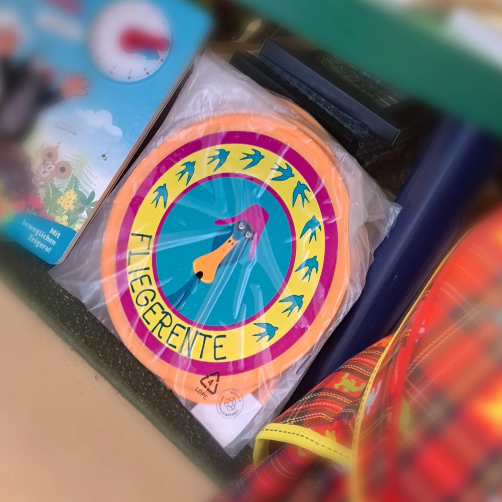 Wurfscheibe mit Flugerpel drauf